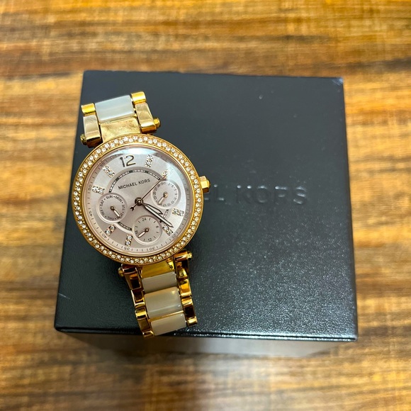 Michael Kors Rose Gold Watch - Picture 1 of 6